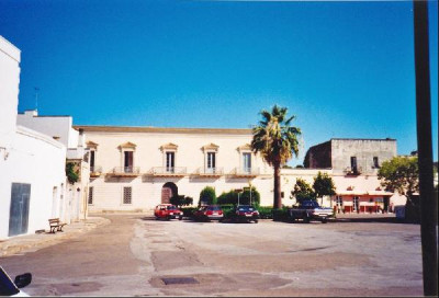 Lucugnano - Piazza Girolamo Comi.